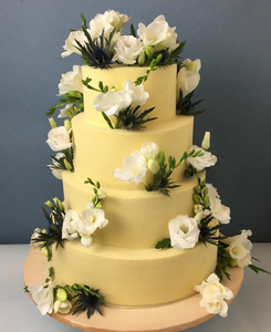 Wedding Cake chardons et freesias